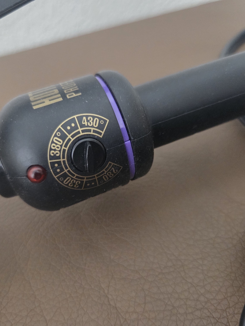 Hot Tools 1 Inch Curling Iron - Picture 3 of 3